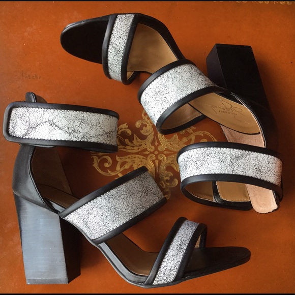 Report Signature Black/White LEATHER Strappy Sandals Heels 7M - Picture 6 of 15